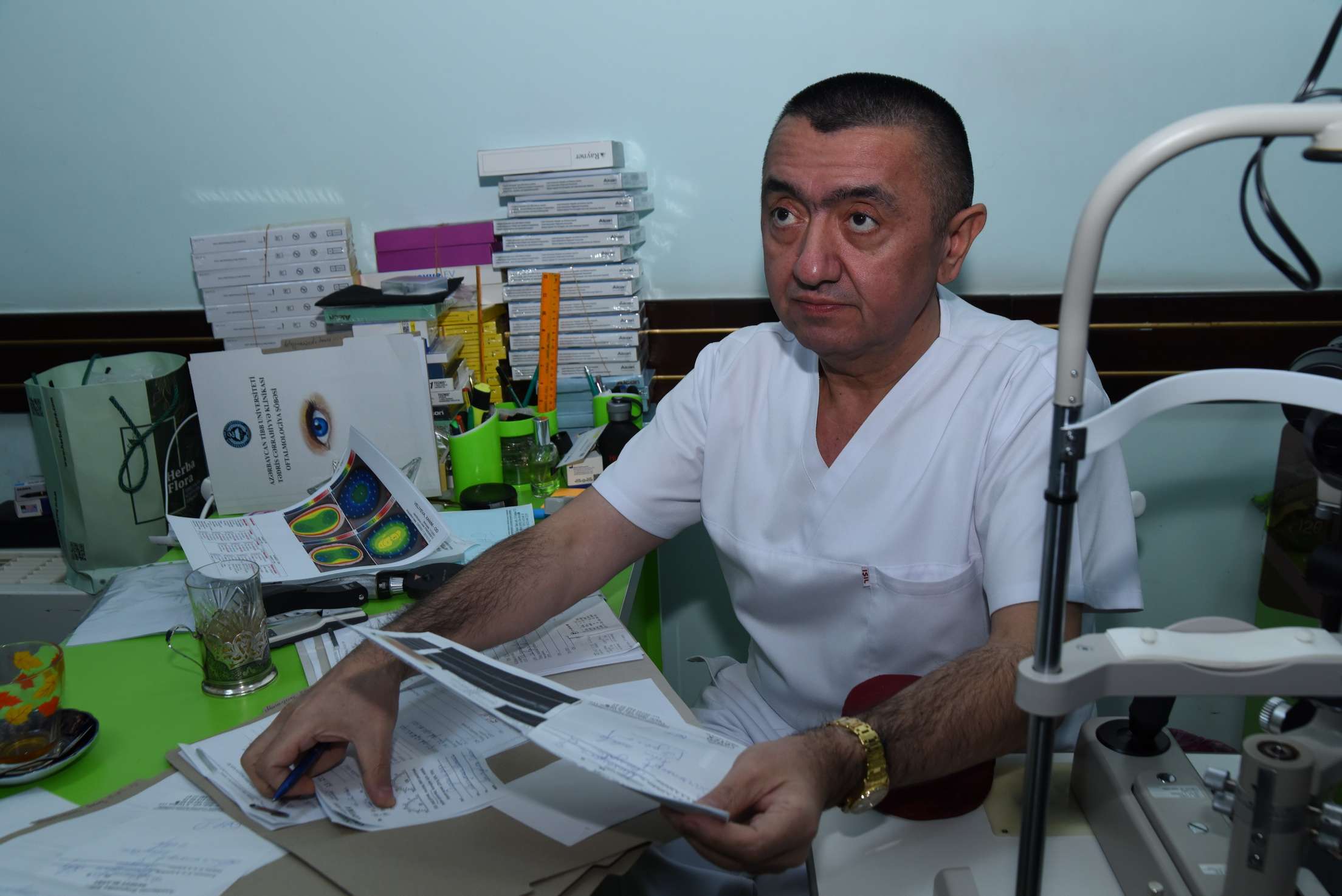 Azərbaycan Tibb Universiteti | Qurban İsmayılovun rəhbərlik etdiyi Tədris Cərrahiyyə Klinikasının Oftalmologiya şöbəsinə insanlar ümidlə gəlir